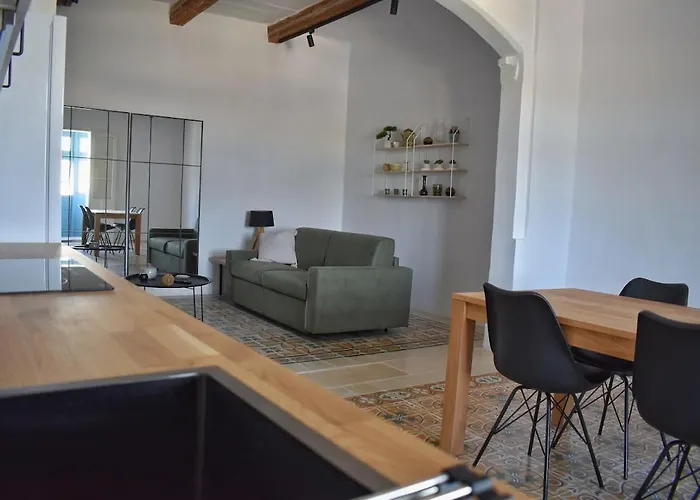 4 Borgo Vilhena - In *